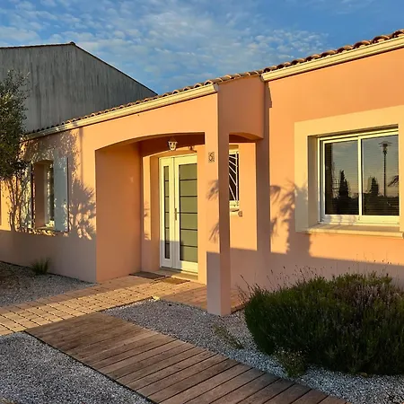 Cosy Dans Maison Familiale Avec Petit Dejeuner Chez Olivier Et Manuel A Clavette, Proche La Rochelle 3*